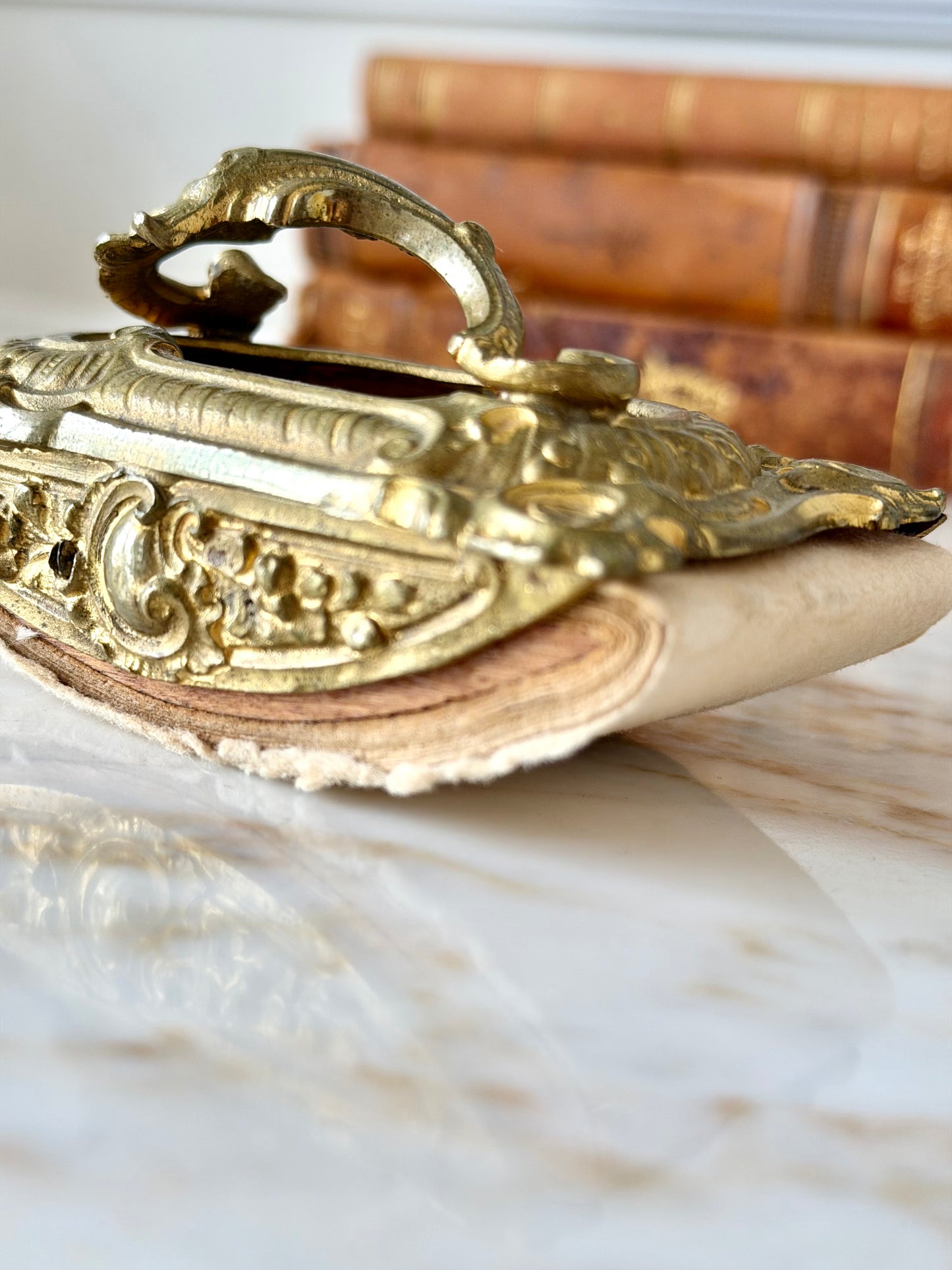Gilt bronze and onyx blotter
