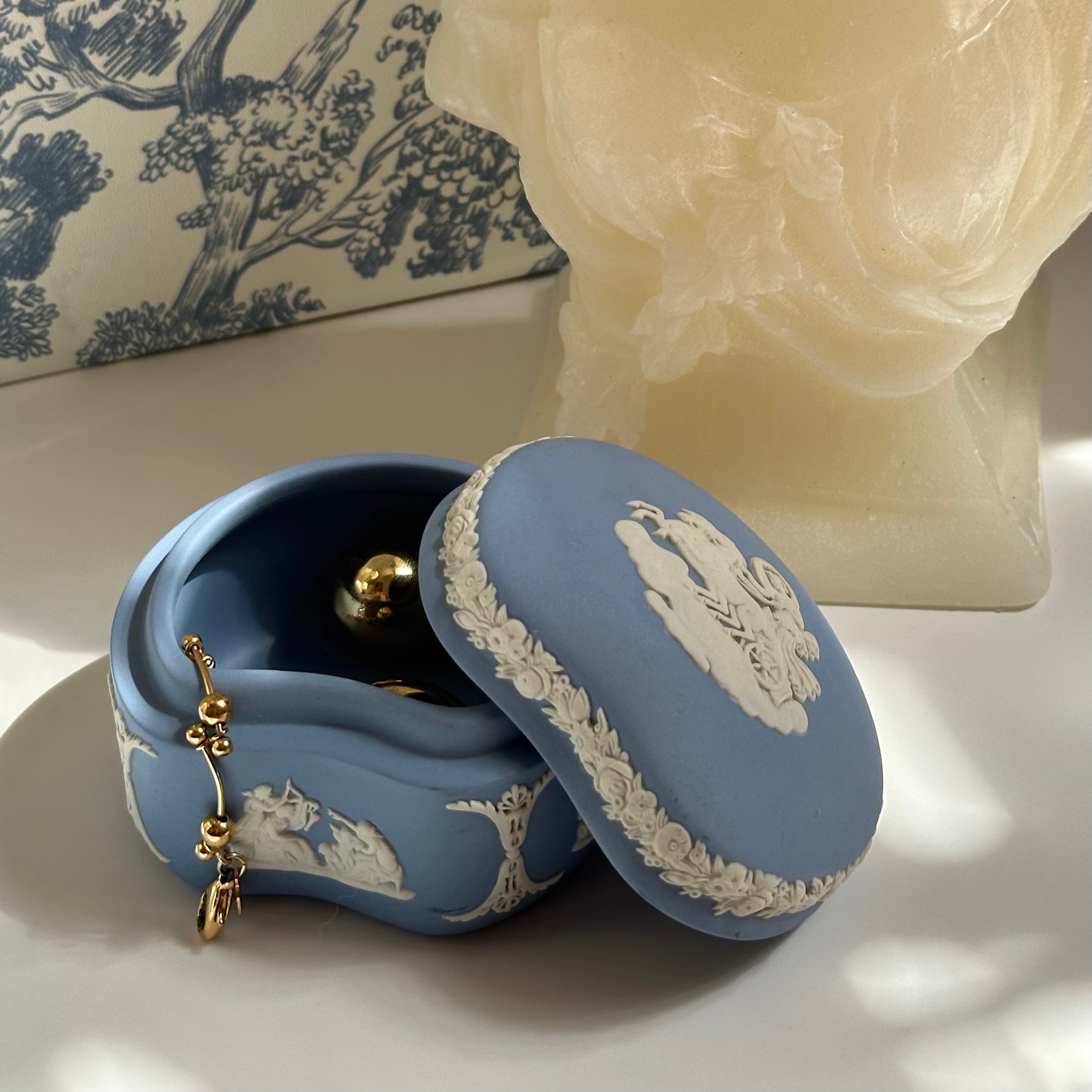 Chariot Lidded Trinket Box